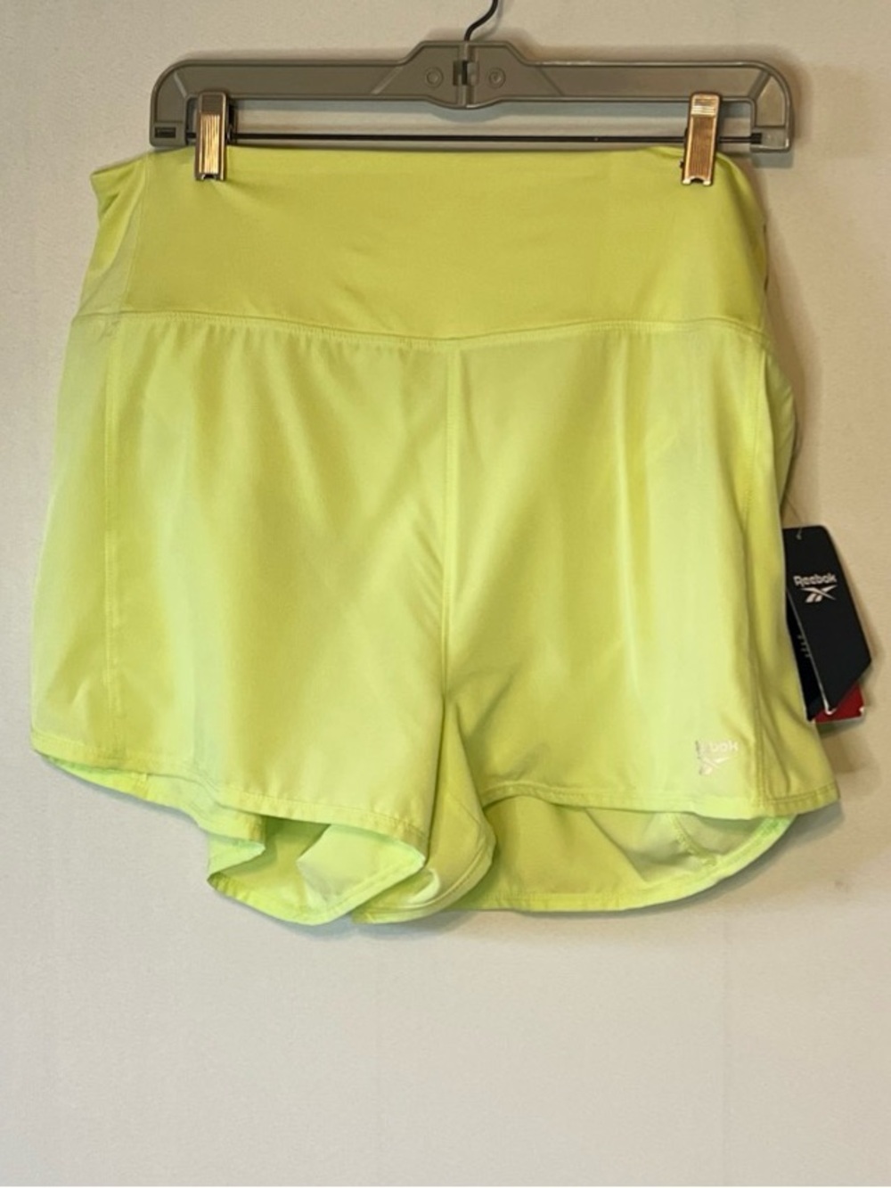 New W/T Reebok Women's Harmony Vector Highrise Athletic Shorts Lime Size XL.